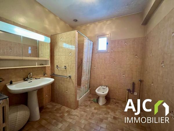 La Riche (37520) Ensemble immobilier à rénover avec dépendances