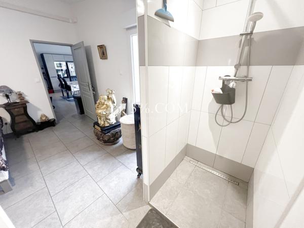 Maison 8 pièce(s) 5 chambre(s) 200 m²