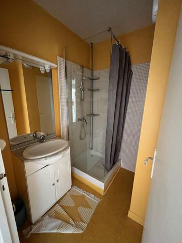 T3 dernier étage ST Felix avec cave et stationnement,  
Nantes 44000