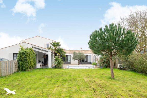 Maison à vendre |                                       Saint-Pierre-d'Oléron |                                        7 pièces  |  250 m²