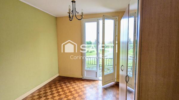 Aux portes de Blanzac, maison de plain-pied à fort potentiel, grand terrain arboré.