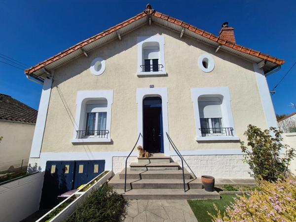 Proche bus et commerces. Maison des années 30, le modernisme côtoie l'authenticité