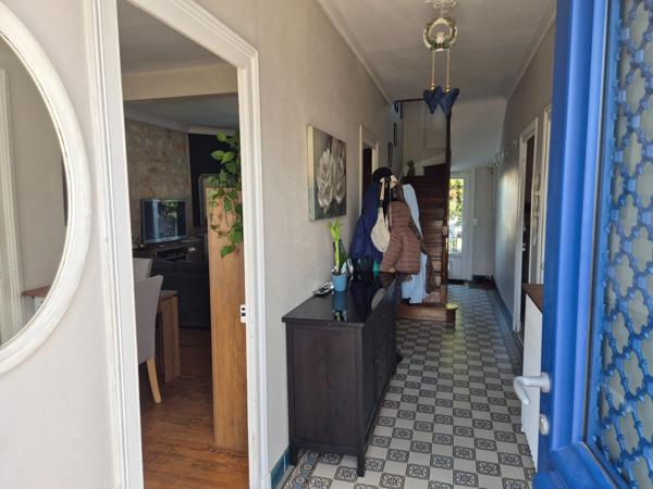 Proche bus et commerces. Maison des années 30, le modernisme côtoie l'authenticité