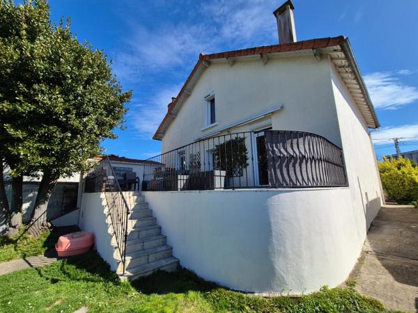 Proche bus et commerces. Maison des années 30, le modernisme côtoie l'authenticité