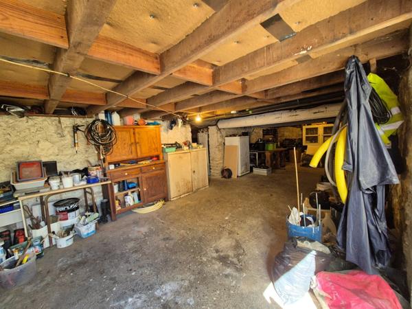 Proche bus et commerces. Maison des années 30, le modernisme côtoie l'authenticité