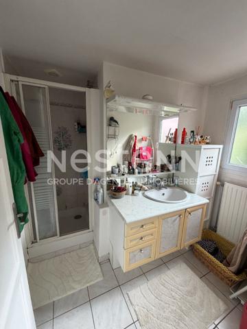 Maison 5 pièces, 114 m2 Maromme - proche commerces et commodités - très lumineuse - terrasse sans vis-à-vis - A saisir - Proche TEOR - Idéal famille - rare à la vente - A visiter rapidement - maison mitoyenne - Rangements - chambre au rdc