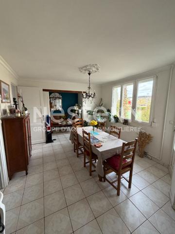 Maison 5 pièces, 114 m2 Maromme - proche commerces et commodités - très lumineuse - terrasse sans vis-à-vis - A saisir - Proche TEOR - Idéal famille - rare à la vente - A visiter rapidement - maison mitoyenne - Rangements - chambre au rdc
