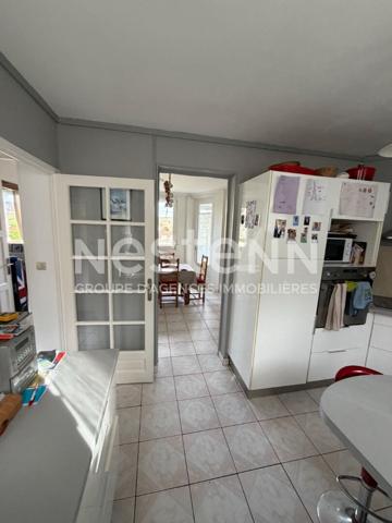 Maison 5 pièces, 114 m2 Maromme - proche commerces et commodités - très lumineuse - terrasse sans vis-à-vis - A saisir - Proche TEOR - Idéal famille - rare à la vente - A visiter rapidement - maison mitoyenne - Rangements - chambre au rdc