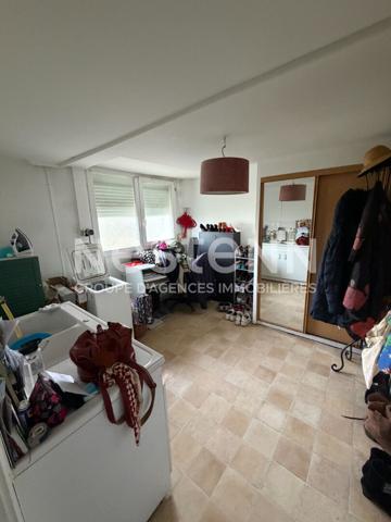 Maison 5 pièces, 114 m2 Maromme - proche commerces et commodités - très lumineuse - terrasse sans vis-à-vis - A saisir - Proche TEOR - Idéal famille - rare à la vente - A visiter rapidement - maison mitoyenne - Rangements - chambre au rdc