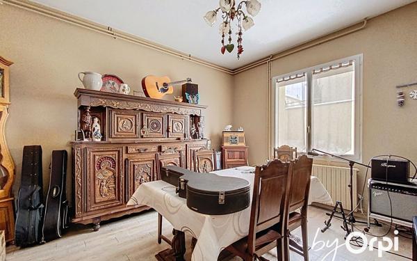 Maison à vendre    7 pièces • 250 m2 Saint-Éloy-les-Mines