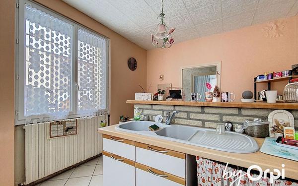 Maison à vendre    7 pièces • 250 m2 Saint-Éloy-les-Mines