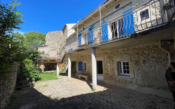 Maison à vendre    9 pièces •  Les Granges-Gontardes