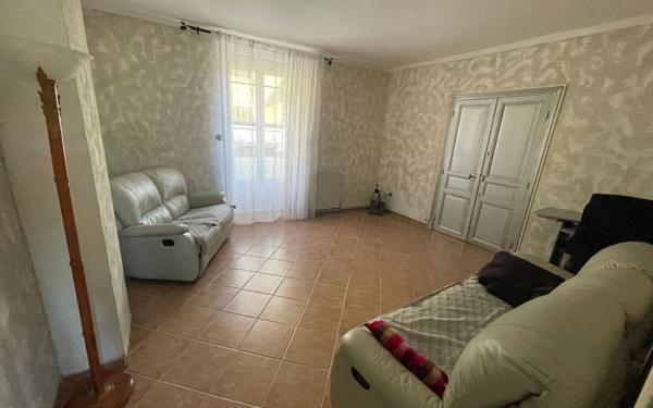 Maison à vendre    9 pièces •  Les Granges-Gontardes