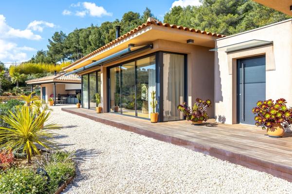 Villa vue mer proche Bandol