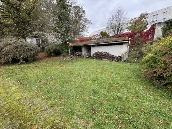 CHATILLON SUR SEINE : Maison de 1930 de plain pied avec 2700m² de terrain , atelier, bûcher et dépendance Châtillon-sur-Seine (21400)