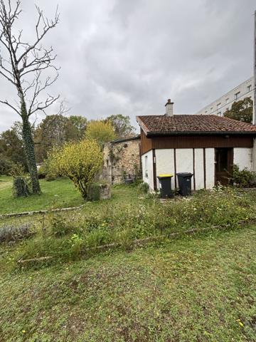 CHATILLON SUR SEINE : Maison de 1930 de plain pied avec 2700m² de terrain , atelier, bûcher et dépendance Châtillon-sur-Seine (21400)