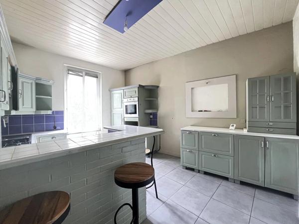 Vente                                                      Appartement
                        
                     5 pièces                      113 m2                     à Nevers
