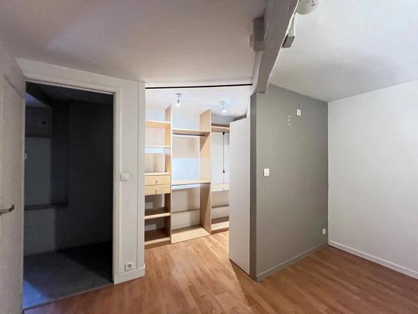 Vente                                                      Appartement
                        
                     5 pièces                      113 m2                     à Nevers