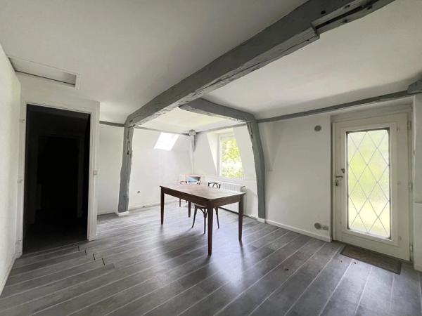 Vente                                                      Appartement
                        
                     5 pièces                      113 m2                     à Nevers