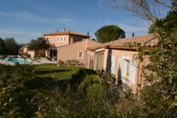 SUPERBE PROPRIÉTÉ de deux villas individuelles sur 2882 m² terrain