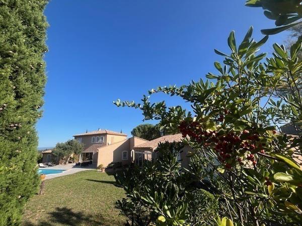 SUPERBE PROPRIÉTÉ de deux villas individuelles sur 2882 m² terrain