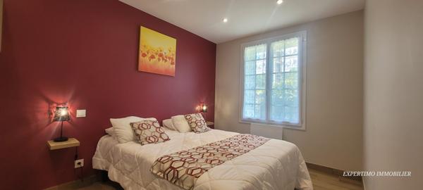 Mirambeau (17150) ENSEMBLE IMMOBILIER AVEC PISCINE