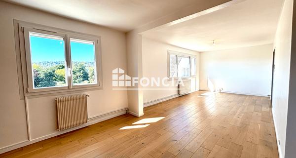 Location Appartement 5 pièces 89 m² - Petit-couronne 76650