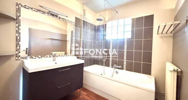 Location Appartement 5 pièces 89 m² - Petit-couronne 76650