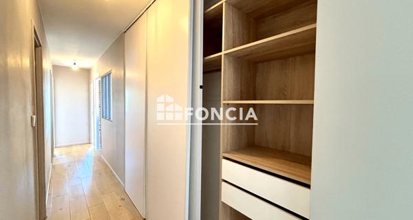 Location Appartement 5 pièces 89 m² - Petit-couronne 76650