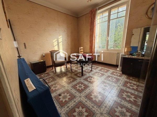 EXCLUSIVITE TOULON CLARET MAISON ANCIENNE DE 136m2 + GARAGE + CAVE