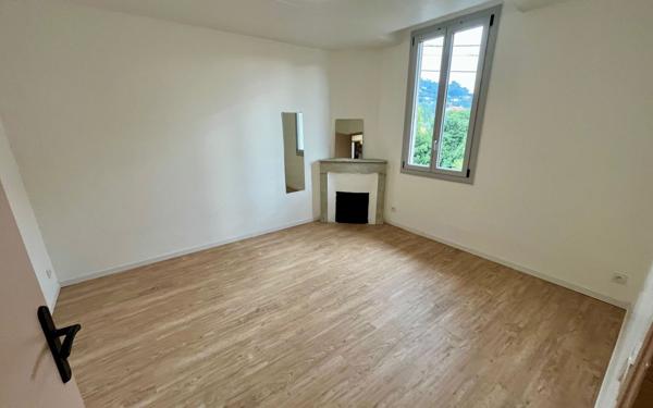 Appartement à louer    3 pièces • 55 m2 Grasse