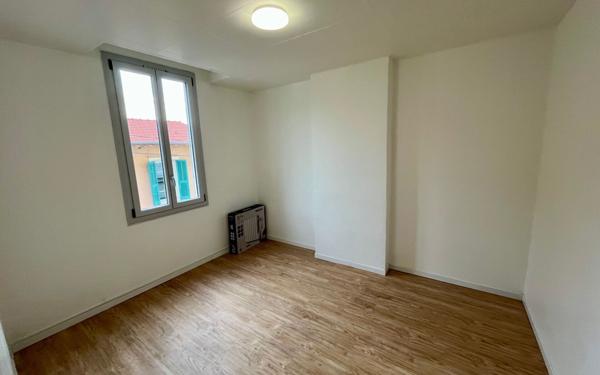 Appartement à louer    3 pièces • 55 m2 Grasse