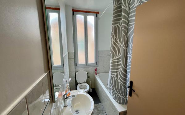 Appartement à louer    3 pièces • 55 m2 Grasse