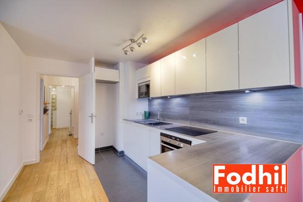 Appartement familial 5 pièces- 2 parkings et cave.