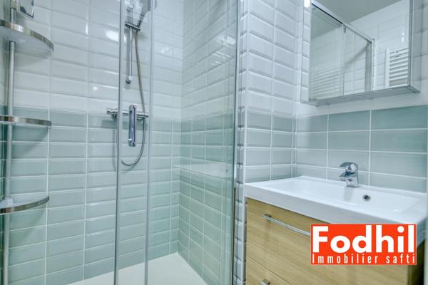 Appartement familial 5 pièces- 2 parkings et cave.