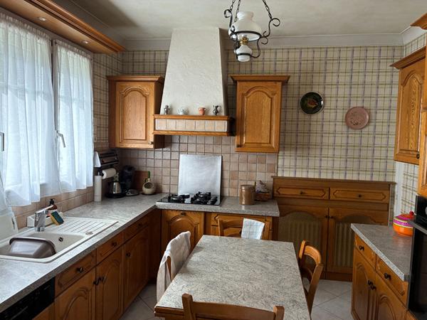 Maison 5 pièces proche centre ville, école et A6