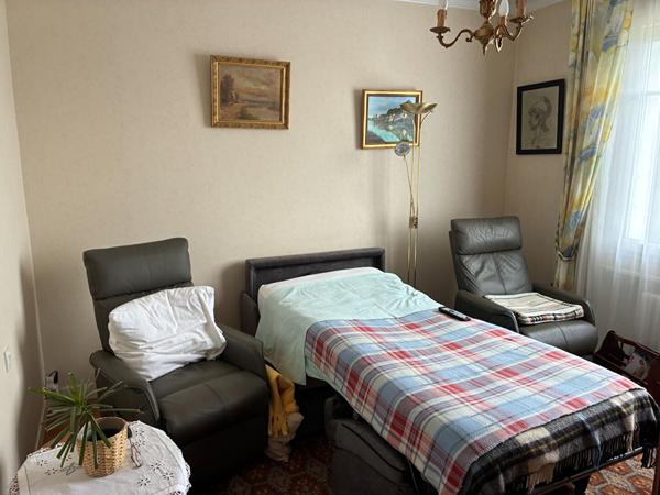 Maison 5 pièces proche centre ville, école et A6