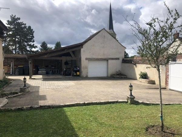 à vendre à Moyvillers Maison de 140m² avec piscine