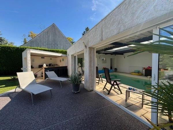 à vendre à Moyvillers Maison de 140m² avec piscine