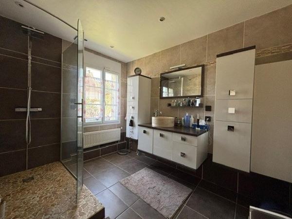 à vendre à Moyvillers Maison de 140m² avec piscine