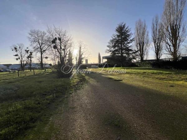 Local/bureau à vendre NAZELLES NEGRON (37)