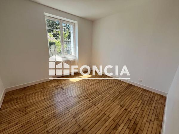 Location Appartement 3 pièces 63.8 m² - 30 RUE DES FIEFS Niort 79000