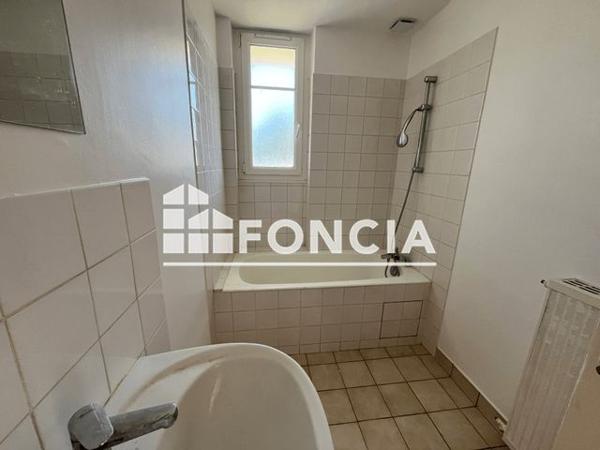 Location Appartement 3 pièces 63.8 m² - 30 RUE DES FIEFS Niort 79000