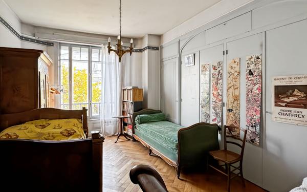 Appartement à vendre    8 pièces • 224,03 m2 Lyon 6