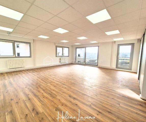 Bureau de 140 m²