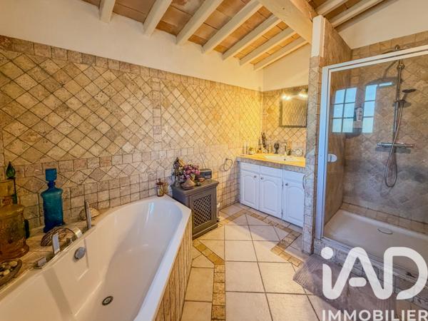Maison à vendre 8 pièces 233 m² Roquebrune-sur-Argens