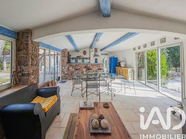 Maison à vendre 8 pièces 233 m² Roquebrune-sur-Argens
