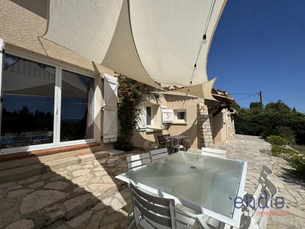 LORGUES proche centre villa rénovée sur 4651 m² et piscine