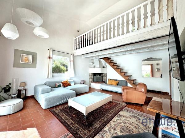 LORGUES proche centre villa rénovée sur 4651 m² et piscine