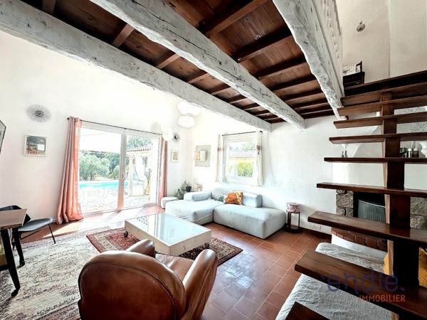 LORGUES proche centre villa rénovée sur 4651 m² et piscine